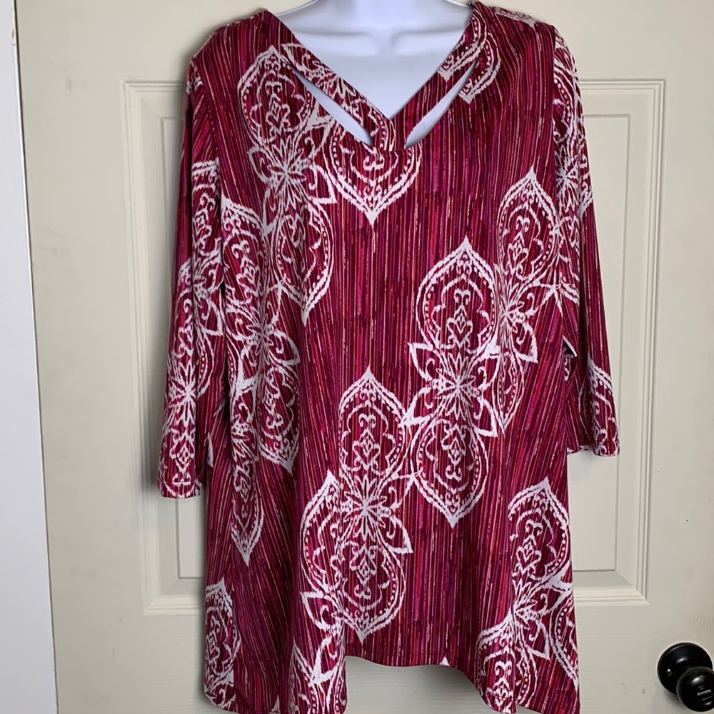 New Directions Raspberry and White Cutout Neck Tunic Size 1X